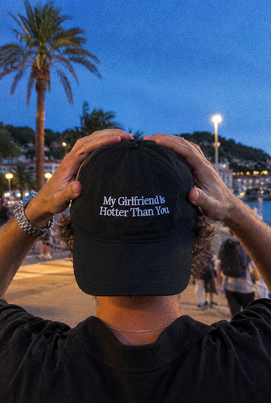 Czapka z haftem „My Girlfriend Is Hotter Than You”