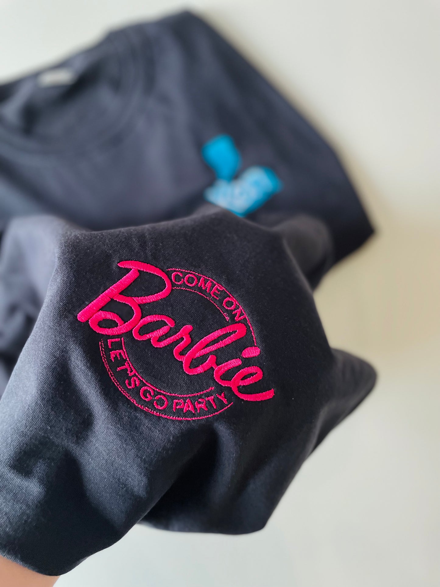 Koszulka z haftem Barbie