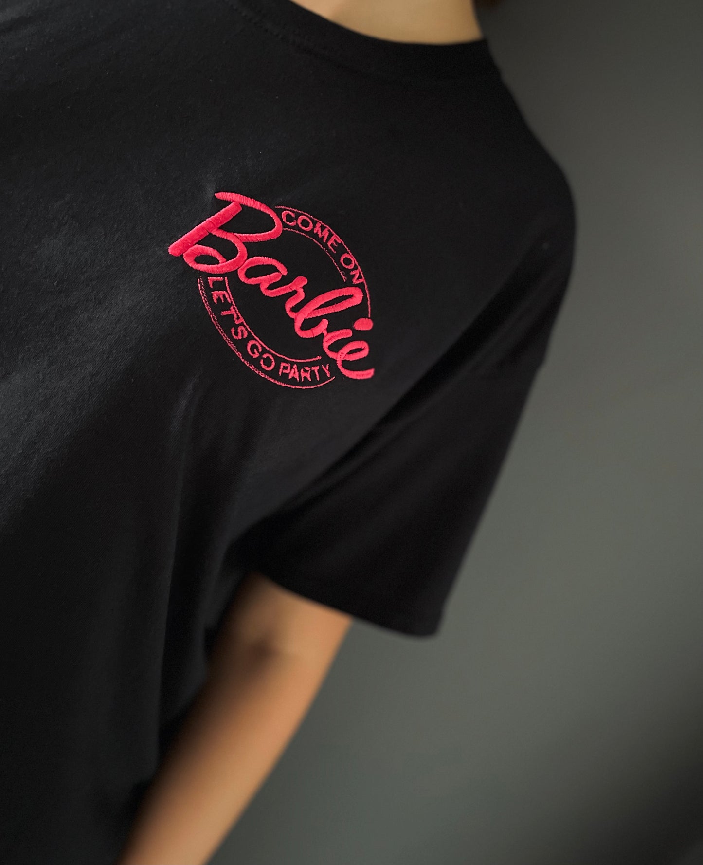 Koszulka z haftem Barbie